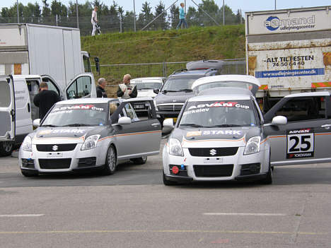 HP Racing, var mere ydmyge, og kørte helt ud på parkeringspladsen for ikke at blive blandet med de øvrige teams.
(Foto: Motorsporten.dk)